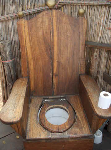 throne.vacant.jpg (55045 bytes)